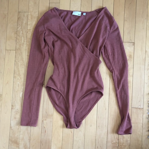 ❤️🔥Aritzia Crossover Bodysuit❤️🔥 - Picture 3 of 7